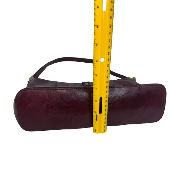 Vintage Etienne Aigner Burgundy Leather Shoulder Bag –  Minimalist Chic - Picture 4 of 16